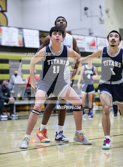 Thumbnail 1 in Lee's Summit West vs Raytown (Summit Grill Shootout) photogallery.