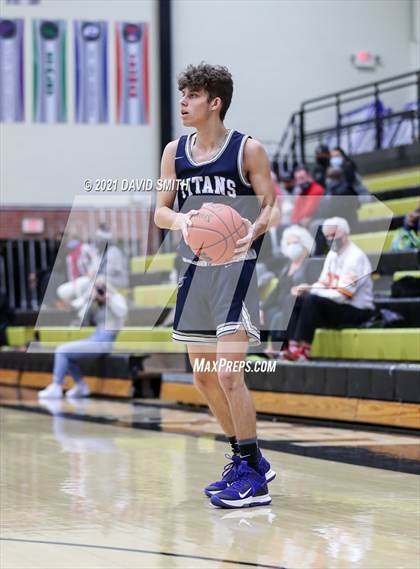 Thumbnail 3 in Lee's Summit West vs Raytown (Summit Grill Shootout) photogallery.