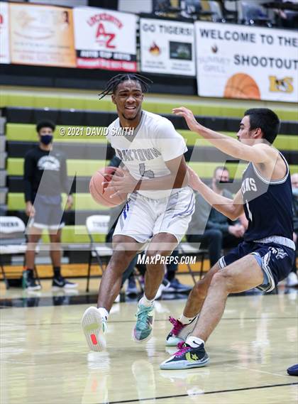 Thumbnail 1 in Lee's Summit West vs Raytown (Summit Grill Shootout) photogallery.