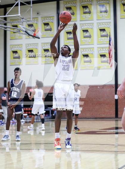 Thumbnail 1 in Lee's Summit West vs Raytown (Summit Grill Shootout) photogallery.