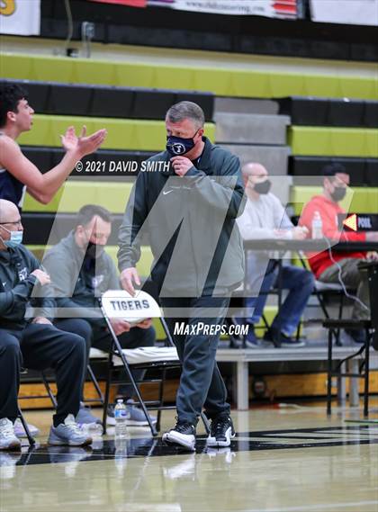 Thumbnail 3 in Lee's Summit West vs Raytown (Summit Grill Shootout) photogallery.