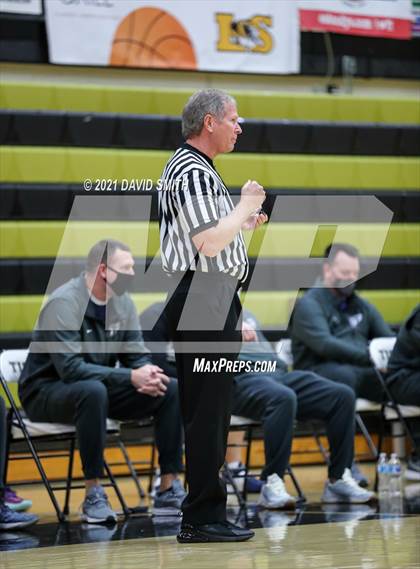 Thumbnail 1 in Lee's Summit West vs Raytown (Summit Grill Shootout) photogallery.