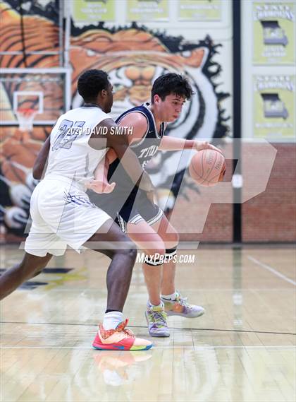 Thumbnail 1 in Lee's Summit West vs Raytown (Summit Grill Shootout) photogallery.