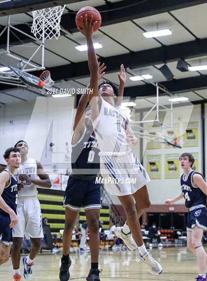 Thumbnail 1 in Lee's Summit West vs Raytown (Summit Grill Shootout) photogallery.