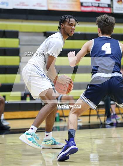 Thumbnail 3 in Lee's Summit West vs Raytown (Summit Grill Shootout) photogallery.