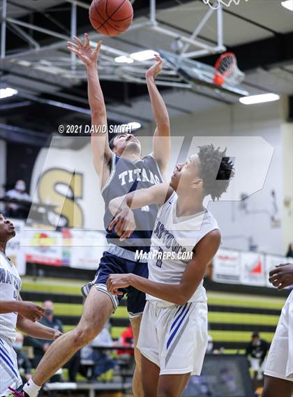 Thumbnail 1 in Lee's Summit West vs Raytown (Summit Grill Shootout) photogallery.