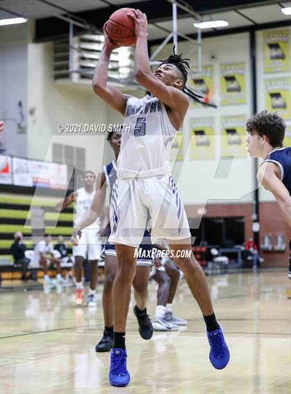 Thumbnail 1 in Lee's Summit West vs Raytown (Summit Grill Shootout) photogallery.