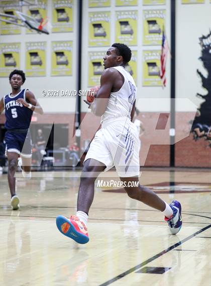 Thumbnail 3 in Lee's Summit West vs Raytown (Summit Grill Shootout) photogallery.
