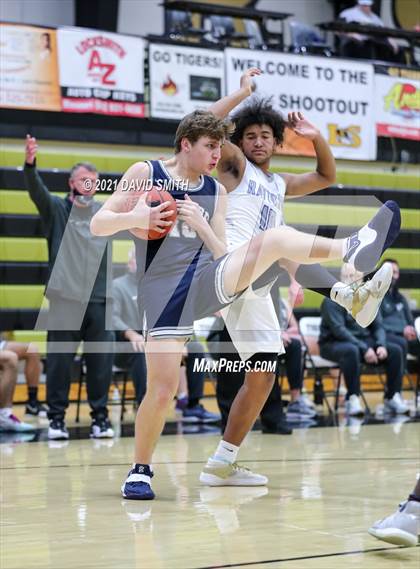 Thumbnail 3 in Lee's Summit West vs Raytown (Summit Grill Shootout) photogallery.