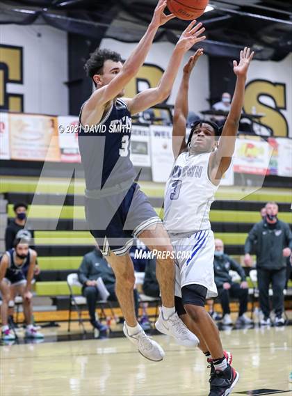 Thumbnail 1 in Lee's Summit West vs Raytown (Summit Grill Shootout) photogallery.