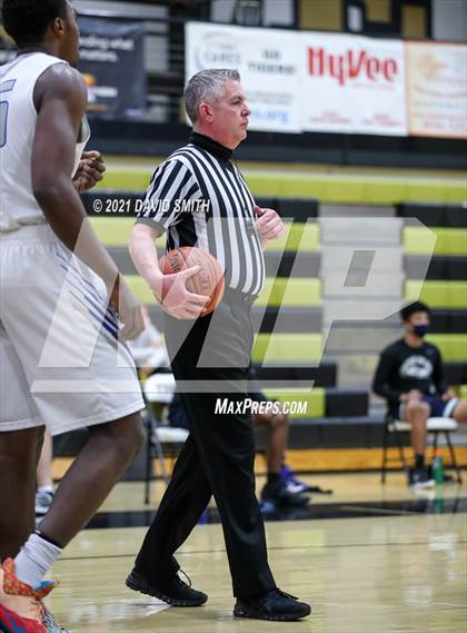 Thumbnail 1 in Lee's Summit West vs Raytown (Summit Grill Shootout) photogallery.