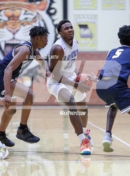 Thumbnail 3 in Lee's Summit West vs Raytown (Summit Grill Shootout) photogallery.