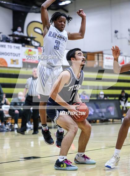 Thumbnail 2 in Lee's Summit West vs Raytown (Summit Grill Shootout) photogallery.