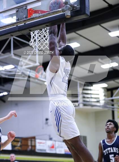 Thumbnail 3 in Lee's Summit West vs Raytown (Summit Grill Shootout) photogallery.