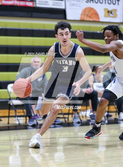 Thumbnail 2 in Lee's Summit West vs Raytown (Summit Grill Shootout) photogallery.