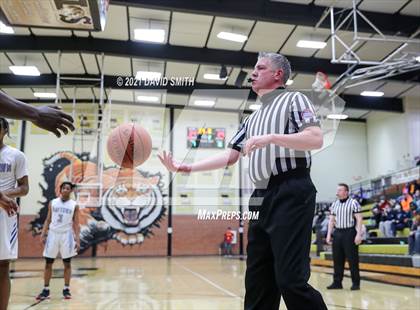 Thumbnail 3 in Lee's Summit West vs Raytown (Summit Grill Shootout) photogallery.