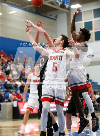 Thumbnail 2 in Grantsville vs. Manti (UHSAA 3A Quarterfinal) photogallery.