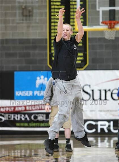Thumbnail 1 in Oakmont vs Colfax (Common Good Classic) photogallery.