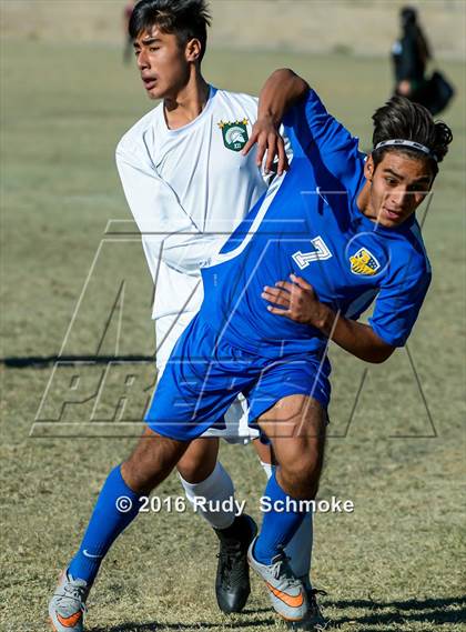 Thumbnail 2 in San Pasqual vs De La Salle photogallery.