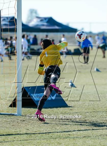 Thumbnail 2 in San Pasqual vs De La Salle photogallery.