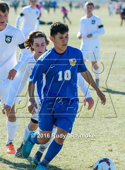 Thumbnail 2 in San Pasqual vs De La Salle photogallery.