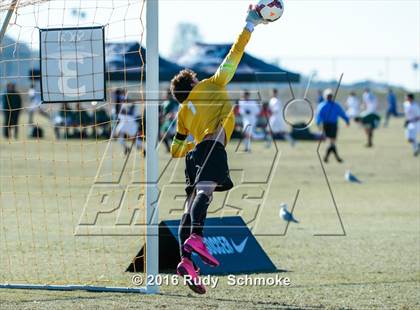 Thumbnail 3 in San Pasqual vs De La Salle photogallery.