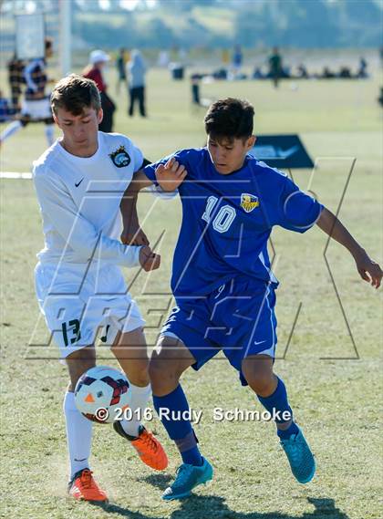 Thumbnail 3 in San Pasqual vs De La Salle photogallery.