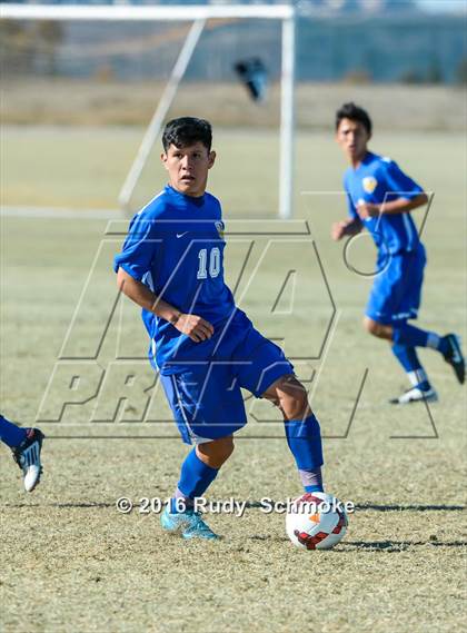 Thumbnail 3 in San Pasqual vs De La Salle photogallery.