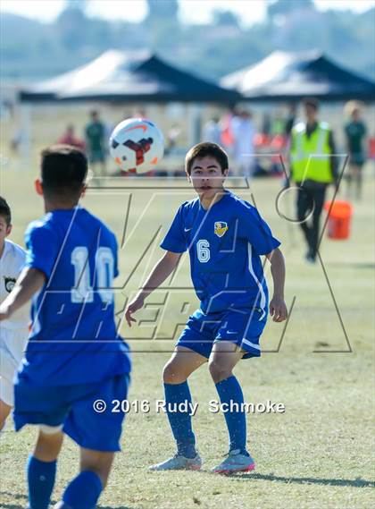 Thumbnail 3 in San Pasqual vs De La Salle photogallery.