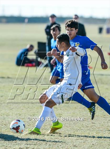 Thumbnail 2 in San Pasqual vs De La Salle photogallery.