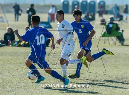 Thumbnail 2 in San Pasqual vs De La Salle photogallery.
