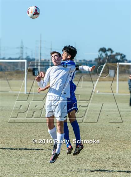 Thumbnail 3 in San Pasqual vs De La Salle photogallery.