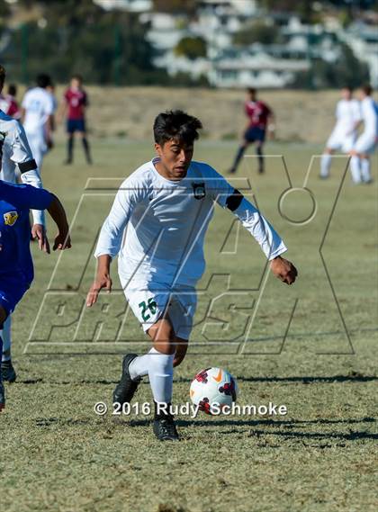 Thumbnail 2 in San Pasqual vs De La Salle photogallery.