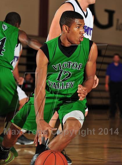 Thumbnail 2 in Shadow Hills vs. Victor Valley (MaxPreps Holiday Classic) photogallery.