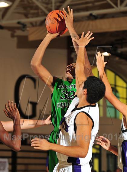 Thumbnail 3 in Shadow Hills vs. Victor Valley (MaxPreps Holiday Classic) photogallery.