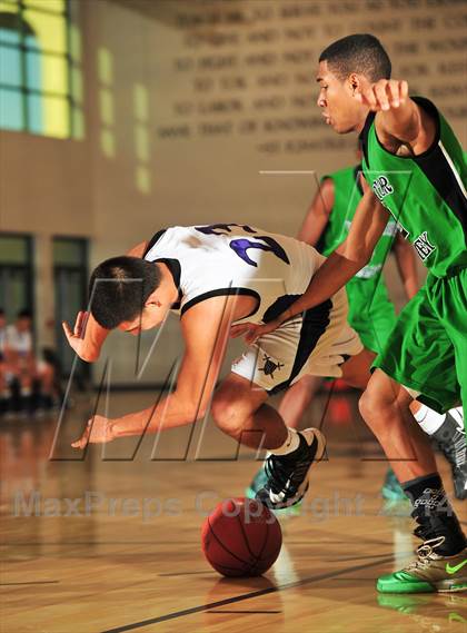 Thumbnail 3 in Shadow Hills vs. Victor Valley (MaxPreps Holiday Classic) photogallery.