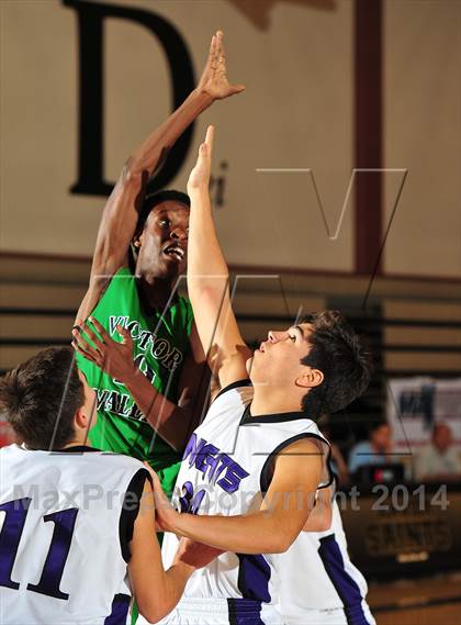 Thumbnail 2 in Shadow Hills vs. Victor Valley (MaxPreps Holiday Classic) photogallery.