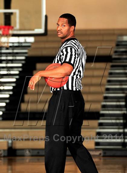 Thumbnail 3 in Shadow Hills vs. Victor Valley (MaxPreps Holiday Classic) photogallery.