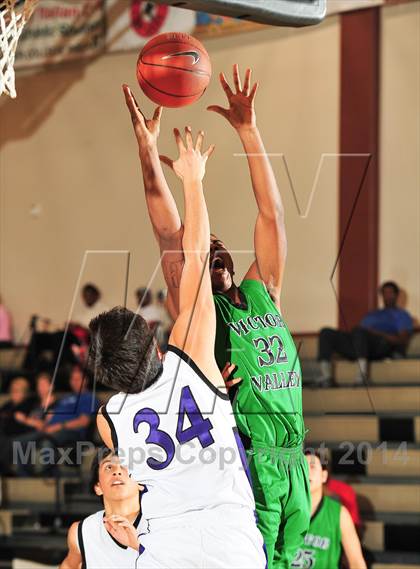 Thumbnail 3 in Shadow Hills vs. Victor Valley (MaxPreps Holiday Classic) photogallery.