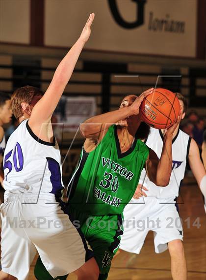 Thumbnail 3 in Shadow Hills vs. Victor Valley (MaxPreps Holiday Classic) photogallery.