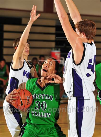 Thumbnail 2 in Shadow Hills vs. Victor Valley (MaxPreps Holiday Classic) photogallery.