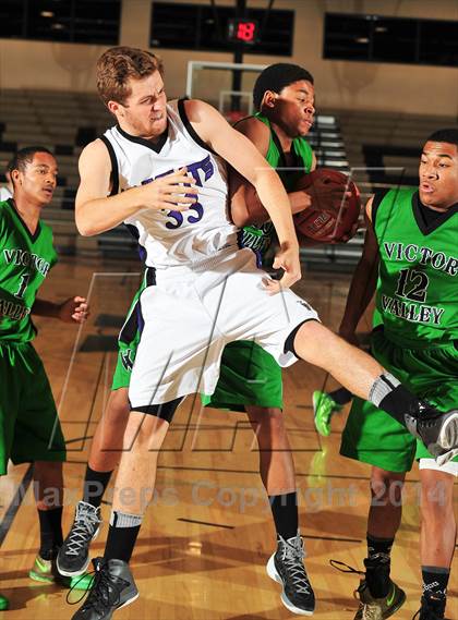 Thumbnail 1 in Shadow Hills vs. Victor Valley (MaxPreps Holiday Classic) photogallery.
