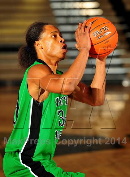 Thumbnail 3 in Shadow Hills vs. Victor Valley (MaxPreps Holiday Classic) photogallery.