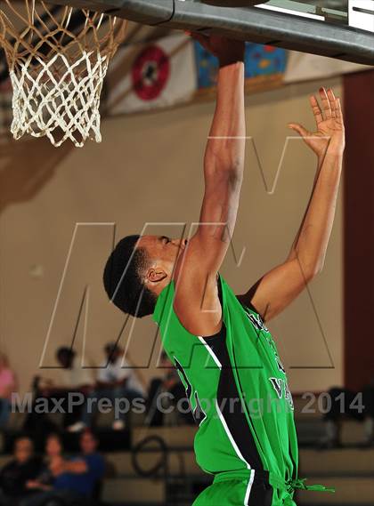 Thumbnail 3 in Shadow Hills vs. Victor Valley (MaxPreps Holiday Classic) photogallery.
