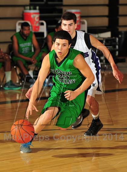 Thumbnail 2 in Shadow Hills vs. Victor Valley (MaxPreps Holiday Classic) photogallery.