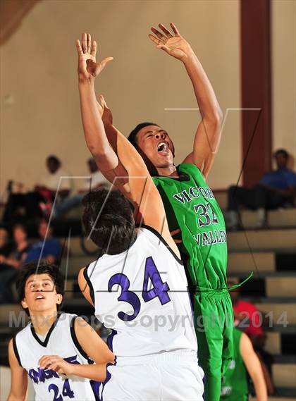 Thumbnail 1 in Shadow Hills vs. Victor Valley (MaxPreps Holiday Classic) photogallery.