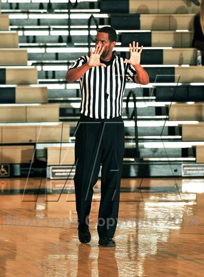Thumbnail 2 in Shadow Hills vs. Victor Valley (MaxPreps Holiday Classic) photogallery.