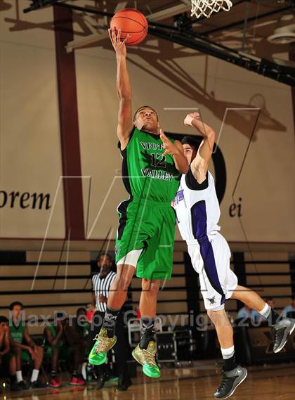 Thumbnail 2 in Shadow Hills vs. Victor Valley (MaxPreps Holiday Classic) photogallery.