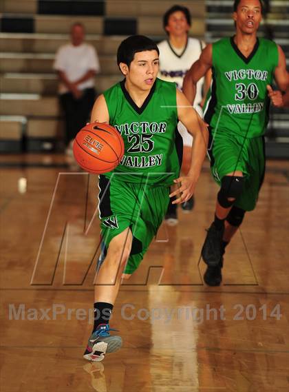 Thumbnail 2 in Shadow Hills vs. Victor Valley (MaxPreps Holiday Classic) photogallery.