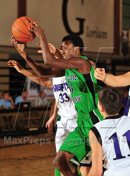 Thumbnail 1 in Shadow Hills vs. Victor Valley (MaxPreps Holiday Classic) photogallery.